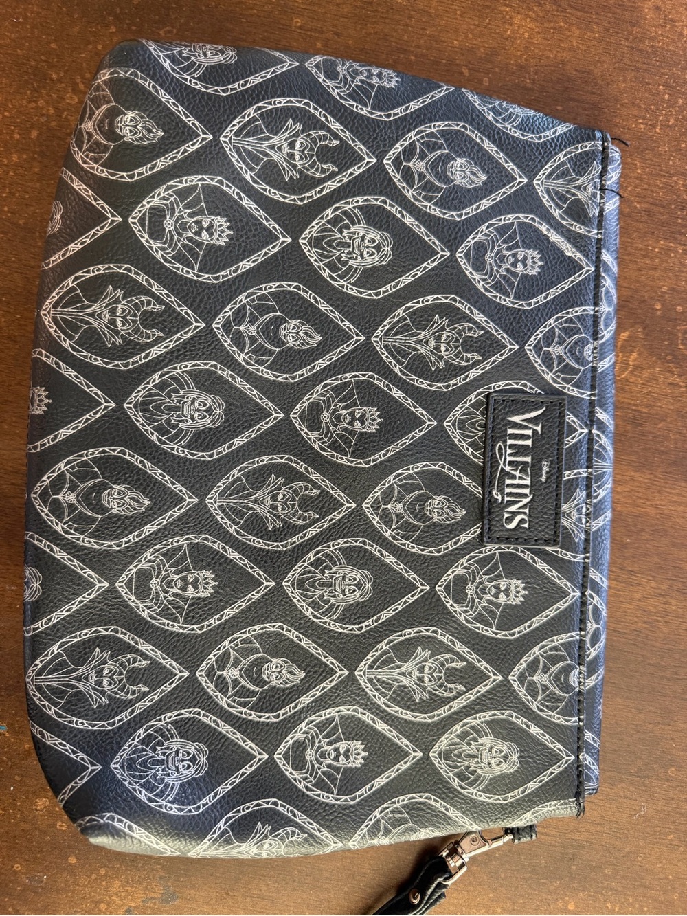 Lounge fly Disney villains clutch